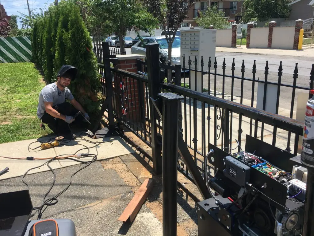 Roll up gate repair services new york. Gate repair nyc